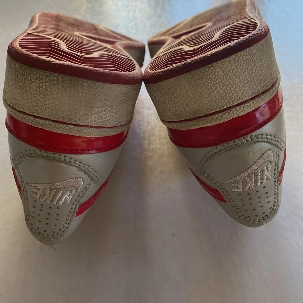Nike Women’s 2007 Red and Gray Sneakers 316587-061 Size 7.5